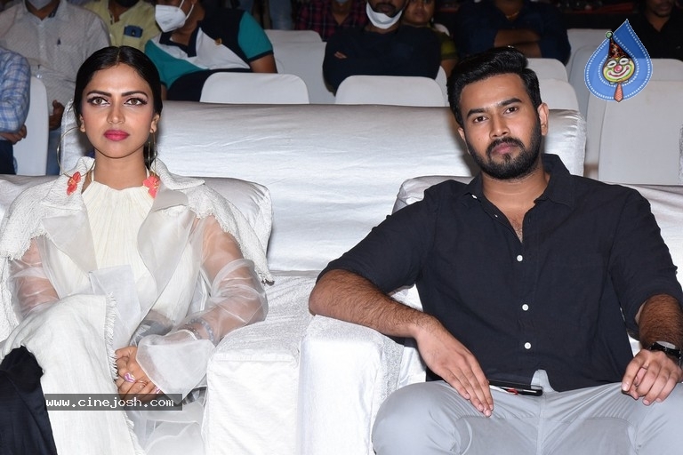 Kudi Yedamaithe Trailer Launch - 6 / 21 photos