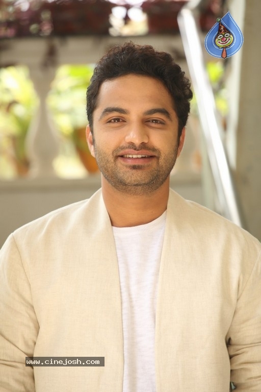 Vishwaksen stills - 26 / 28 photos