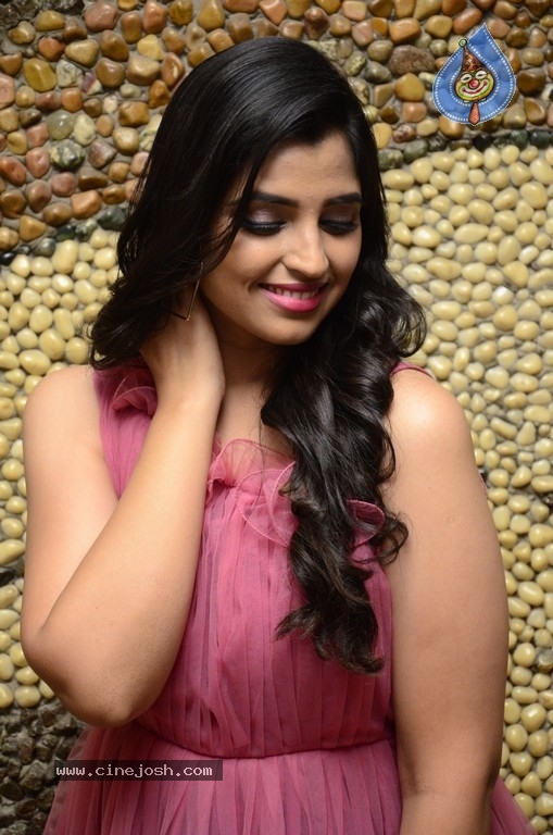 Anchor Shyamala Stills - 9 / 35 photos