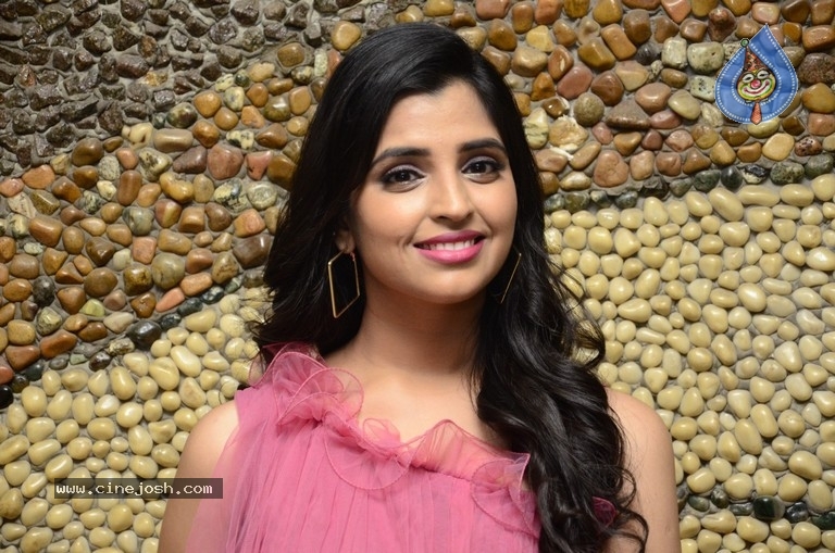 Anchor Shyamala Stills - 16 / 35 photos