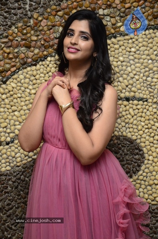 Anchor Shyamala Stills - 25 / 35 photos