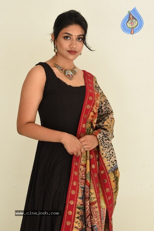 Malavika Satheesan Photos - 17 / 20 photos