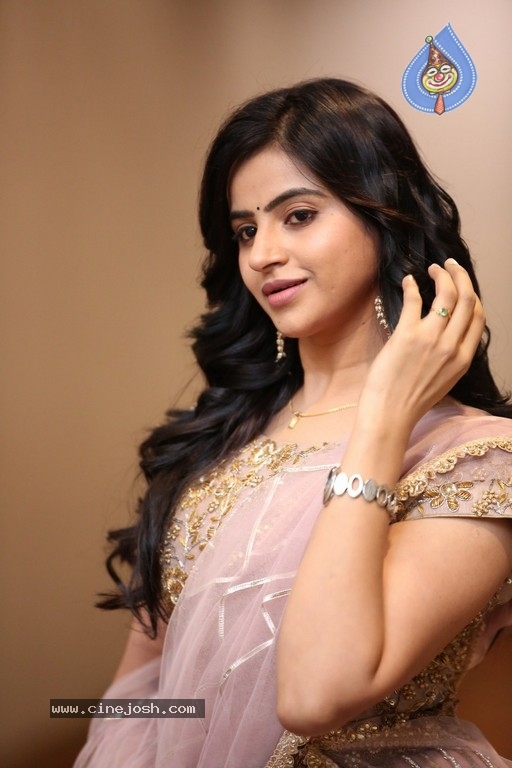 Naveena Reddy Stills - 6 / 17 photos