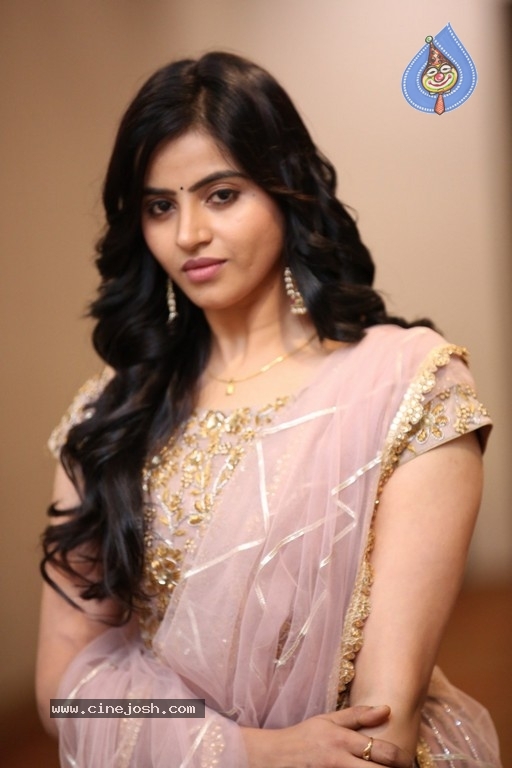 Naveena Reddy Stills - 8 / 17 photos