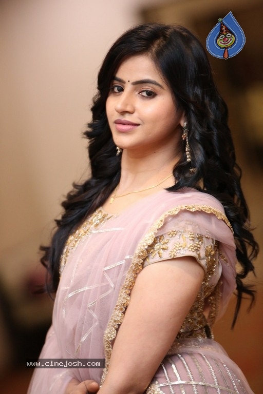 Naveena Reddy Stills - 12 / 17 photos