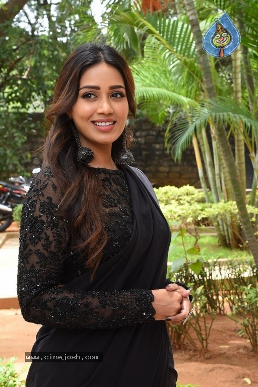 Nivetha Pethuraj Photos - 9 / 29 photos