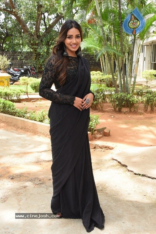 Nivetha Pethuraj Photos - 10 / 29 photos