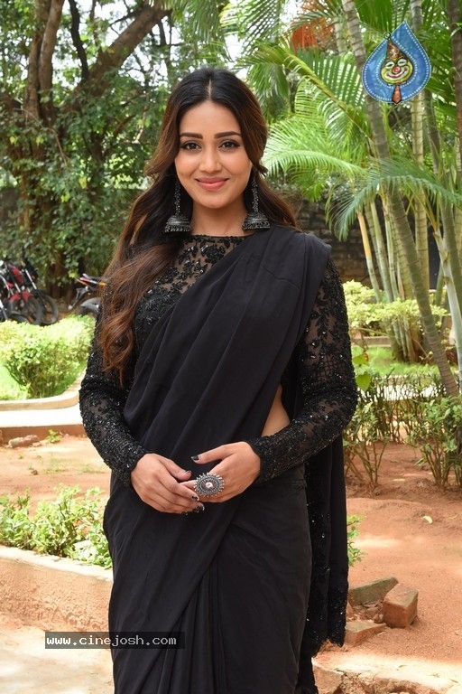 Nivetha Pethuraj Photos - 12 / 29 photos