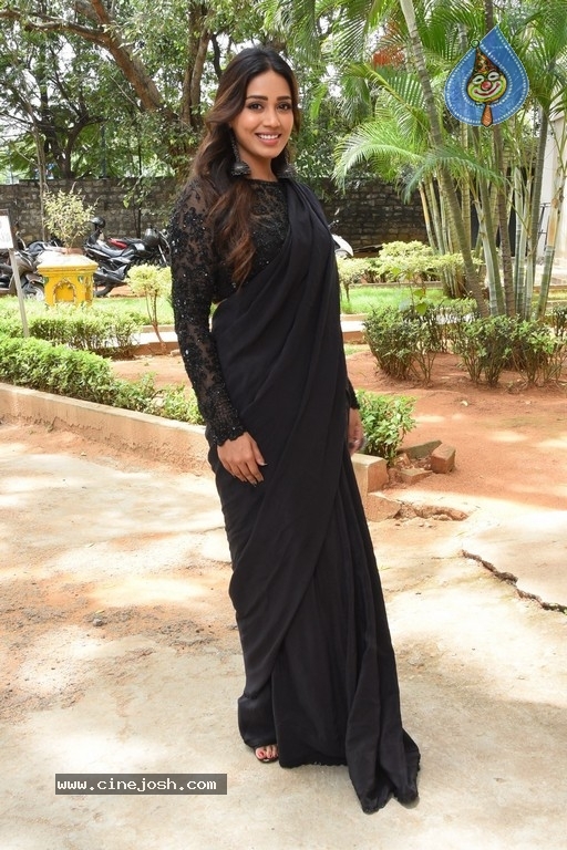 Nivetha Pethuraj Photos - 21 / 29 photos