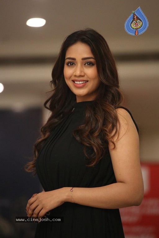 Nivetha Pethuraj Pics - 11 / 17 photos