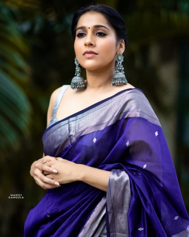 Rashmi Gautam Photos - 5 / 8 photos