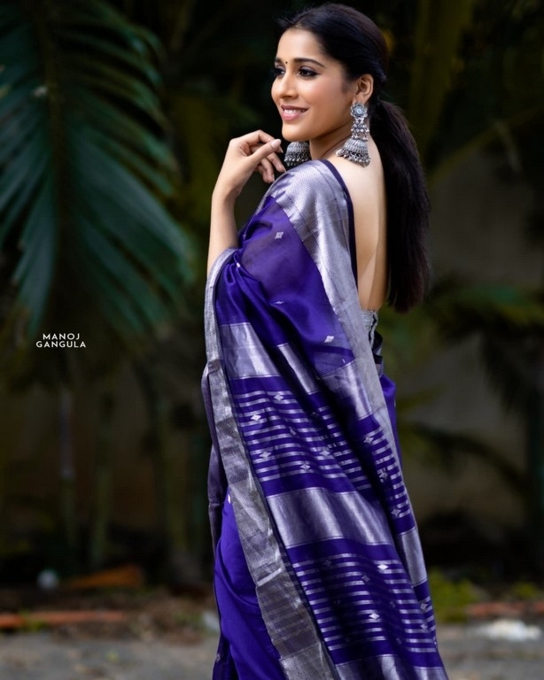 Rashmi Gautam Photos - 7 / 8 photos