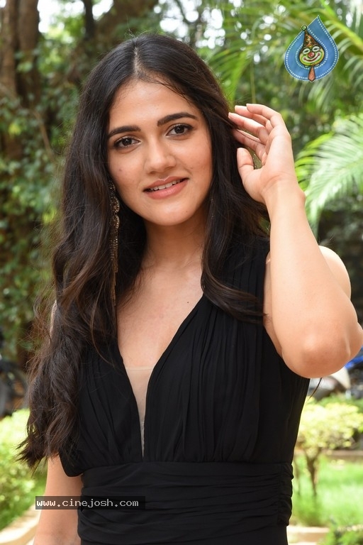 Simran Choudhary Stills - 5 / 24 photos