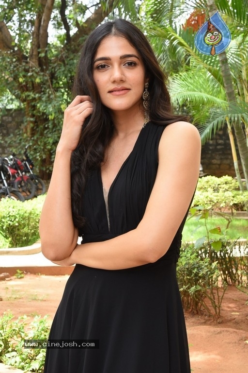 Simran Choudhary Stills - 7 / 24 photos