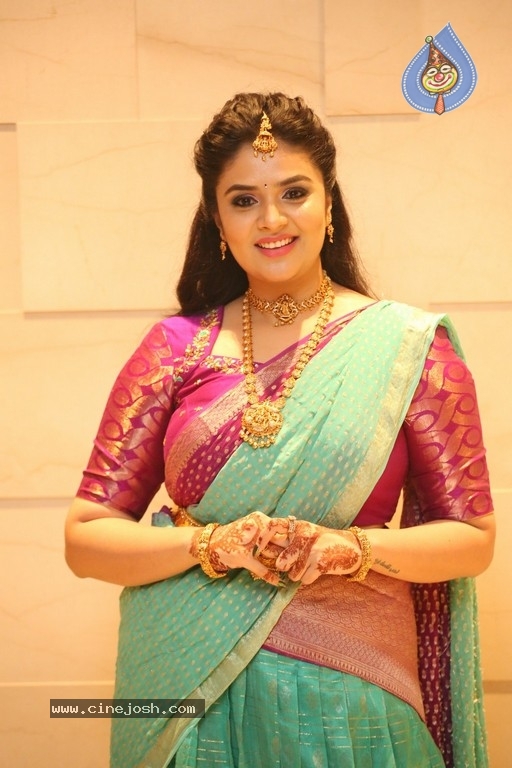 Sreemukhi Photos - 10 / 20 photos