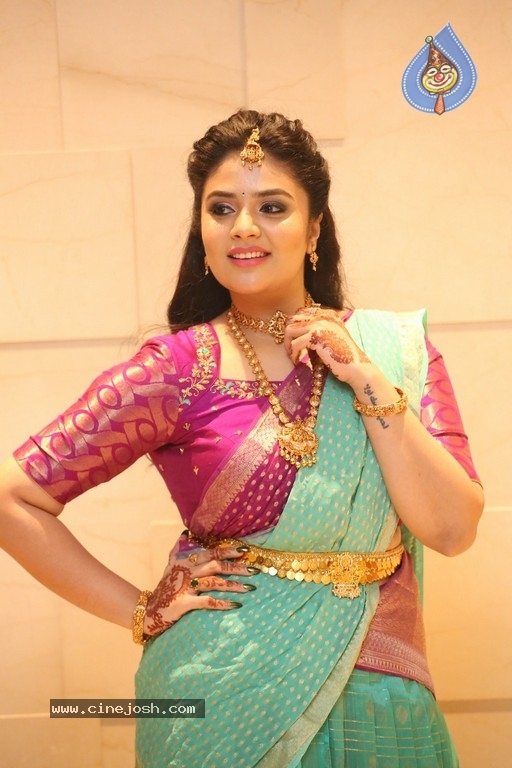 Sreemukhi Photos - 13 / 20 photos