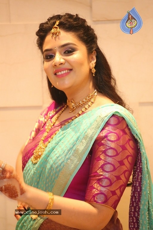 Sreemukhi Photos - 14 / 20 photos