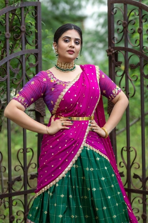 Sreemukhi Photos - 7 / 8 photos