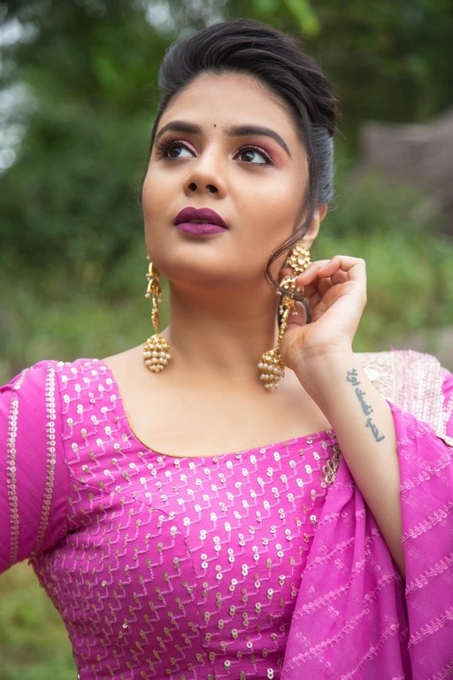 Sreemukhi Photos - 7 / 10 photos