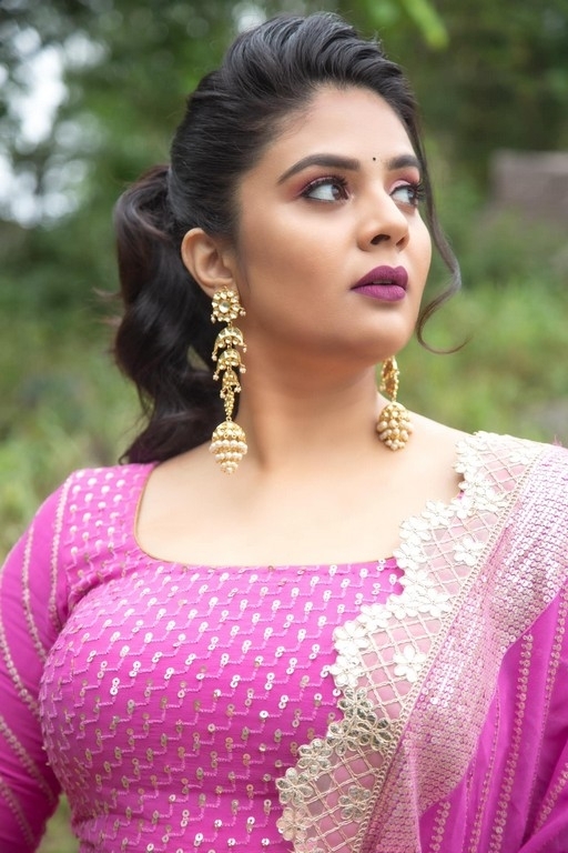 Sreemukhi Photos - 8 / 10 photos