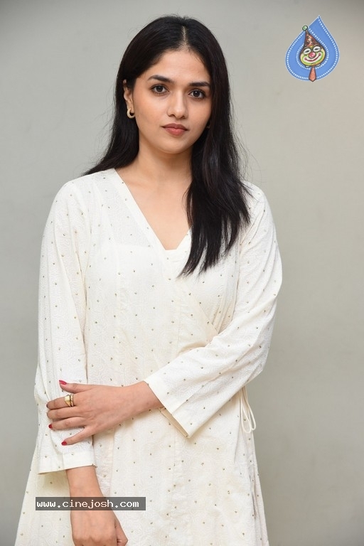 Sunaina Photos - 7 / 18 photos