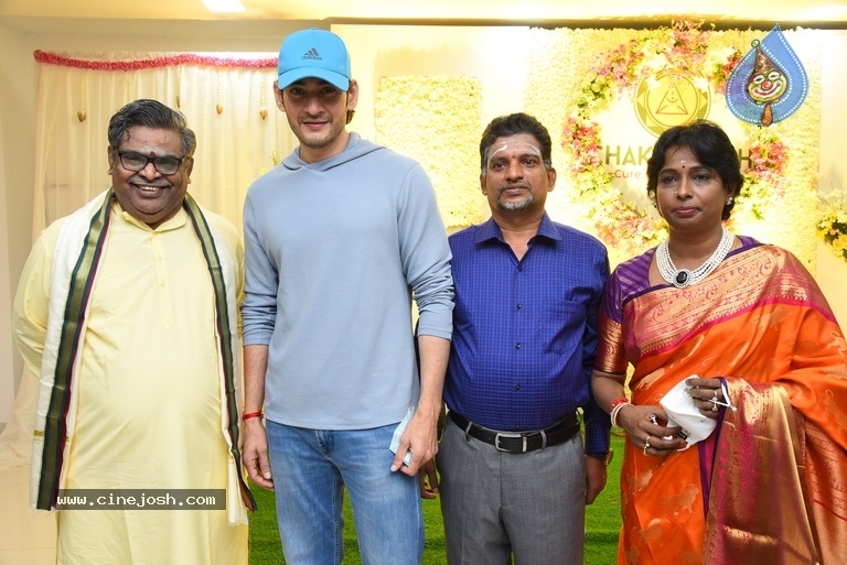 Mahesh Babu launches Chakrasidh - 11 / 28 photos