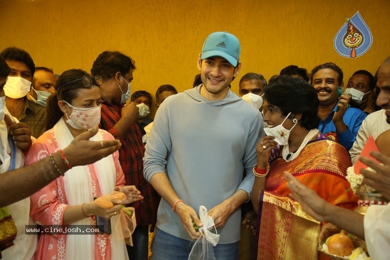 Mahesh Babu launches Chakrasidh - 26 / 28 photos