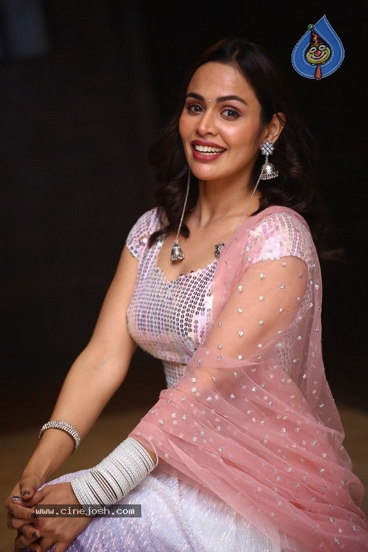 Ashmita Kaur Bakshi Stills - 28 / 39 photos