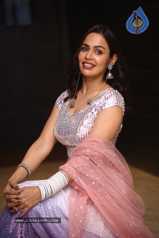 Ashmita Kaur Bakshi Stills - 33 / 39 photos