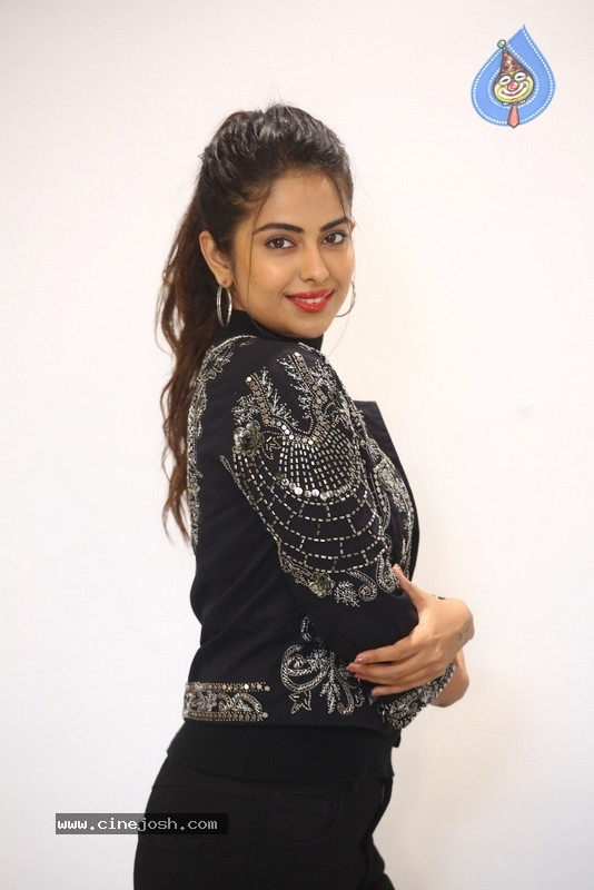 Avika Gor Photos - 13 / 17 photos