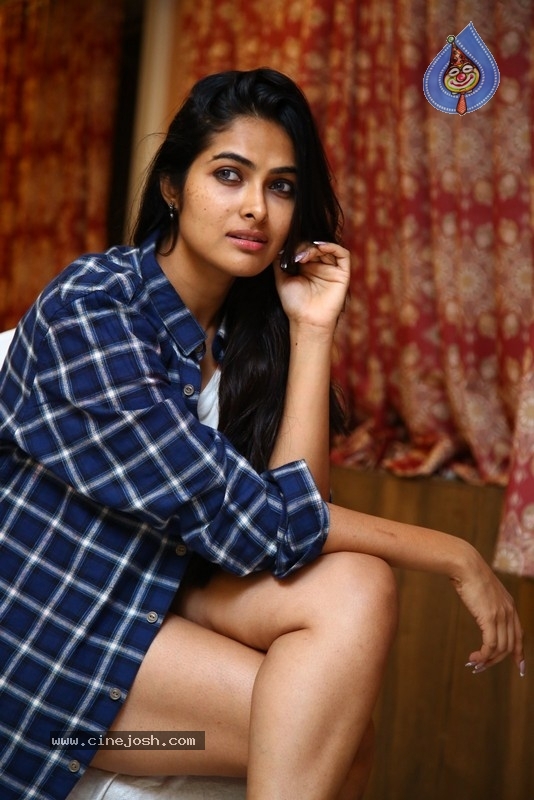 Divi Vadthya - 19 / 32 photos