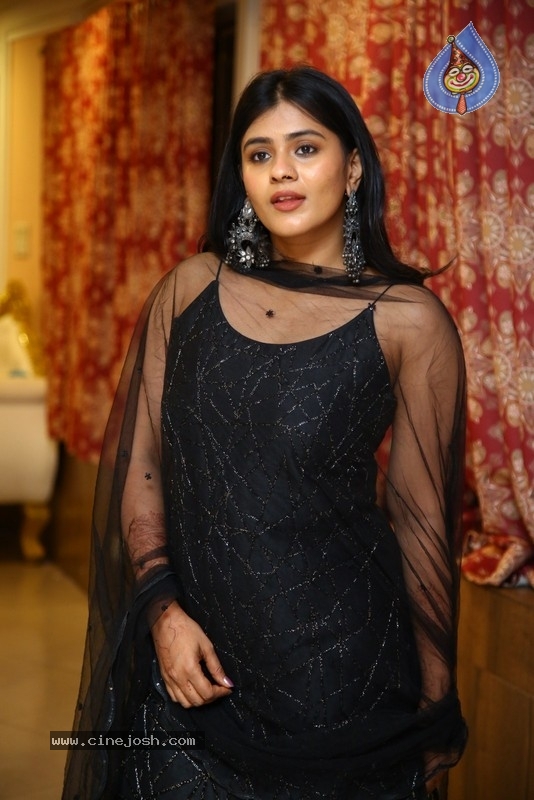 Hebah Patel - 2 / 28 photos