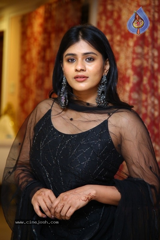 Hebah Patel - 9 / 28 photos