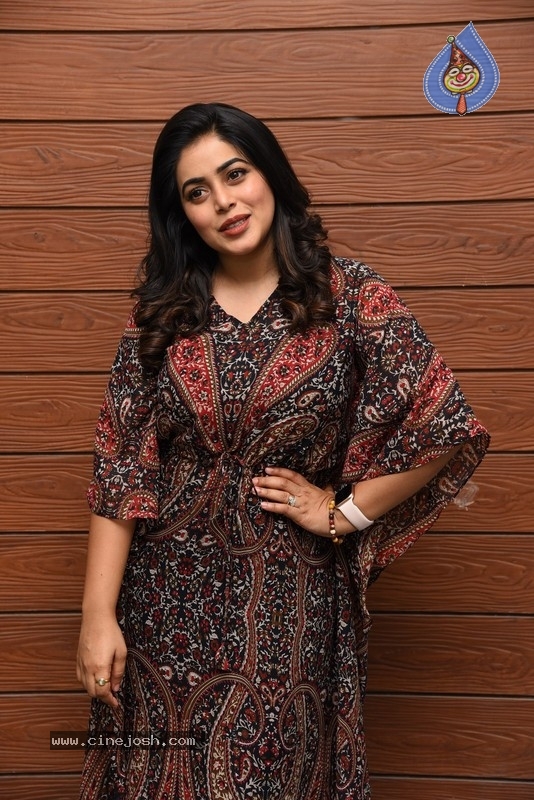 Poorna Interview Photos - 9 / 21 photos