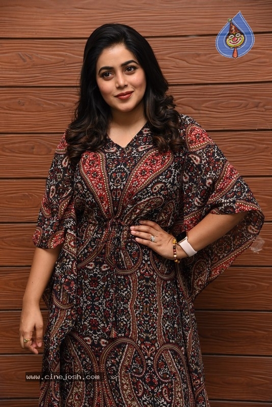 Poorna Interview Photos - 15 / 21 photos