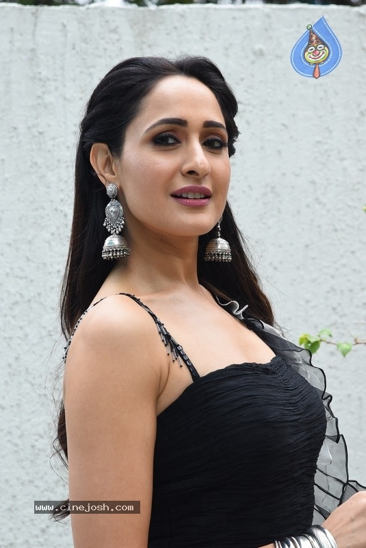 Pragya Jaiswal Photos - 11 / 21 photos