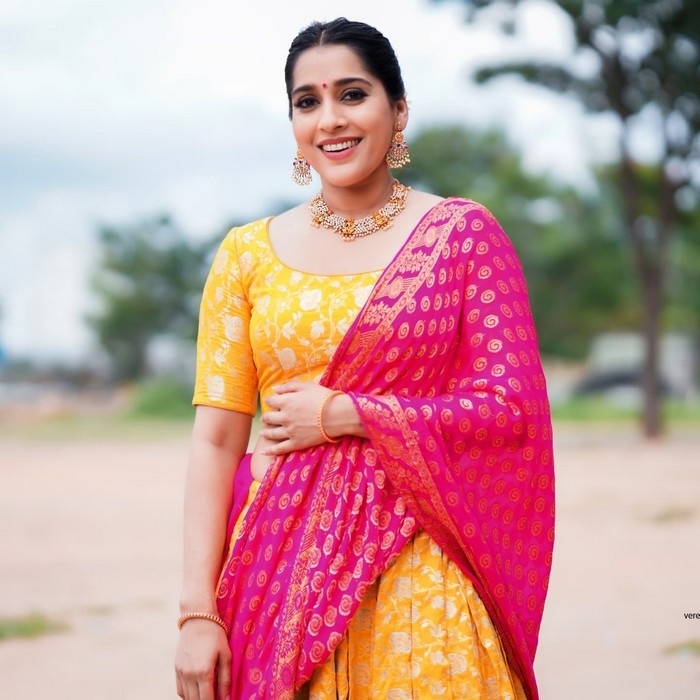 Rashmi Gautam Photos - 1 / 10 photos