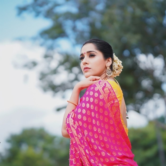 Rashmi Gautam Photos - 2 / 10 photos