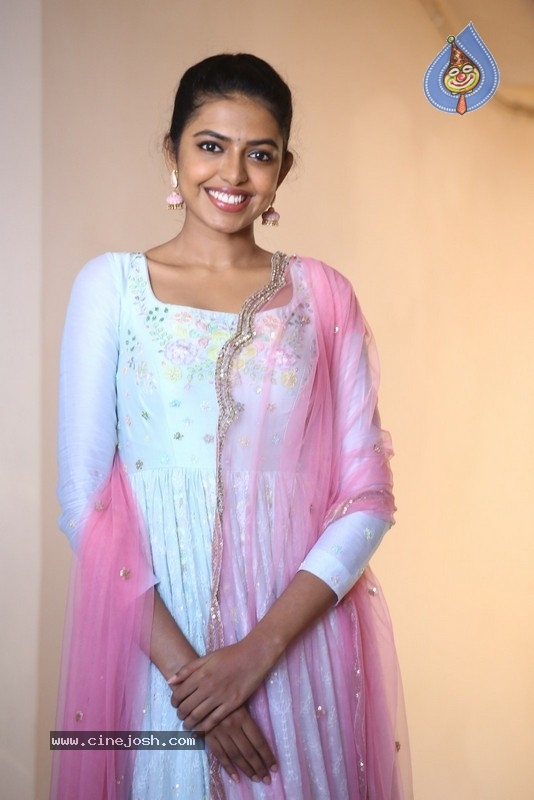 Shivani Rajasekhar Photos - 2 / 19 photos