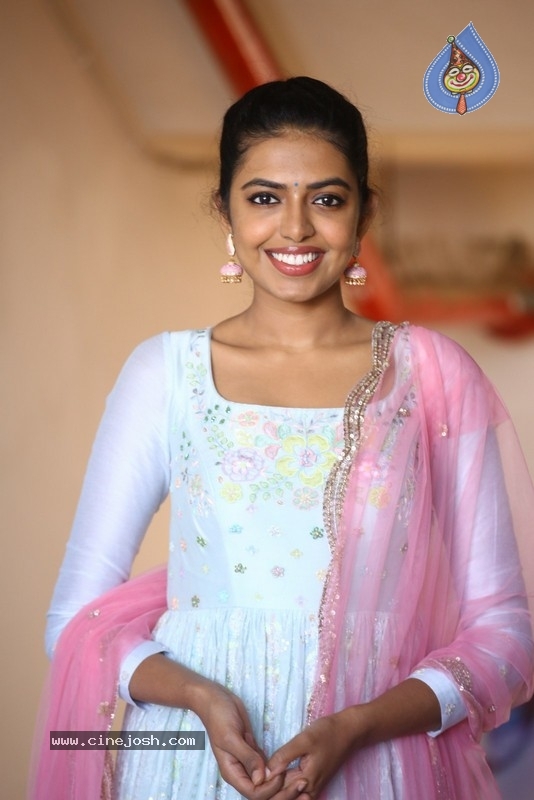 Shivani Rajasekhar Photos - 5 / 19 photos