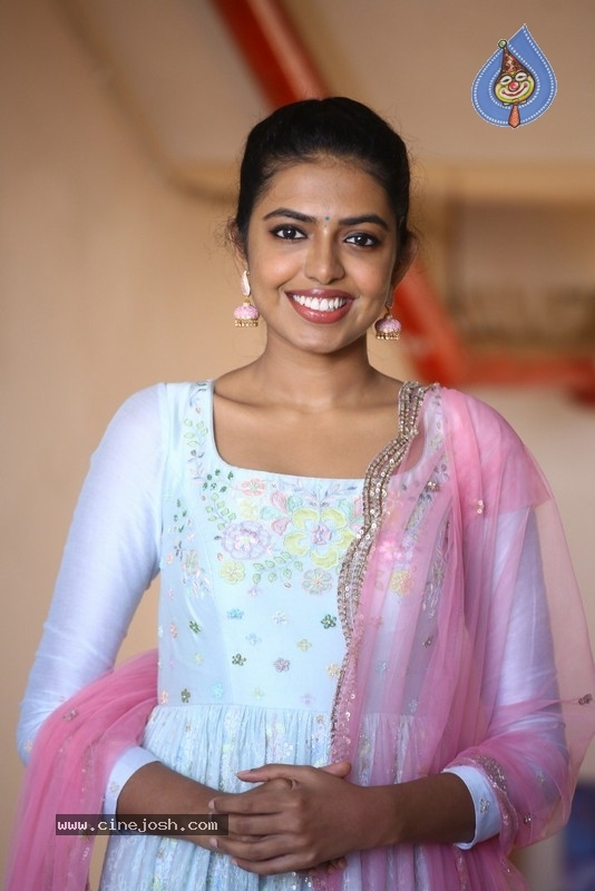 Shivani Rajasekhar Photos - 6 / 19 photos