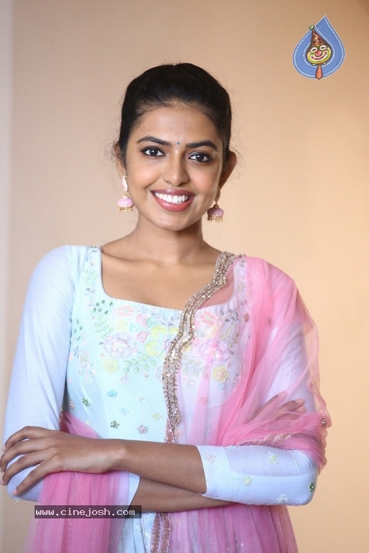 Shivani Rajasekhar Photos - 17 / 19 photos