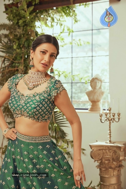 Shruti Haasan Latest Photos - 8 / 9 photos