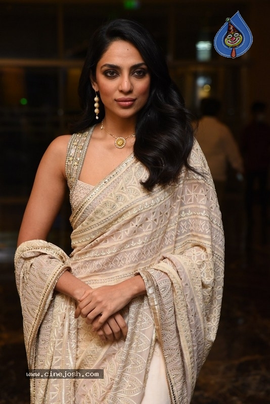 Sobhita Dhulipala Photos - 2 / 14 photos