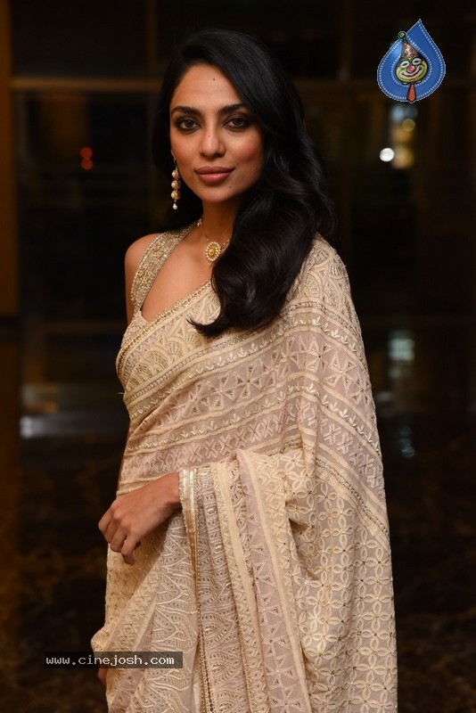 Sobhita Dhulipala Photos - 5 / 14 photos