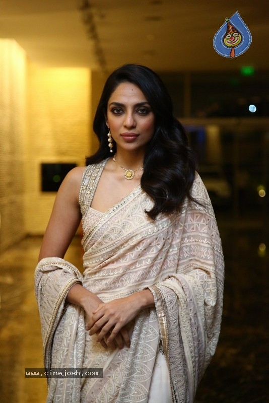 Sobhita Dhulipala Photos - 13 / 14 photos