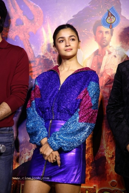 Alia Bhatt Photos - 15 / 17 photos