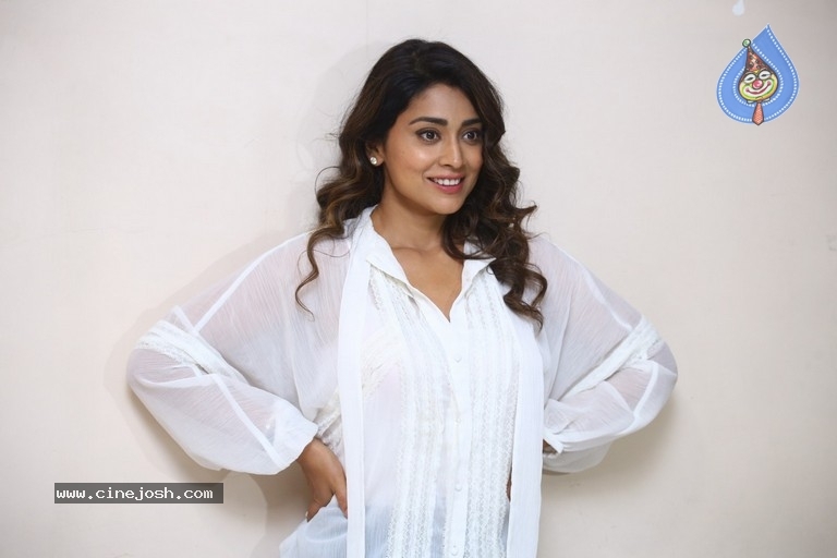 Shriya Saran Photos - 51 / 106 photos