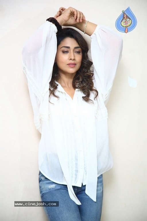 Shriya Saran Photos - 59 / 106 photos