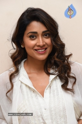 Shriya Saran Photos - 20 of 106